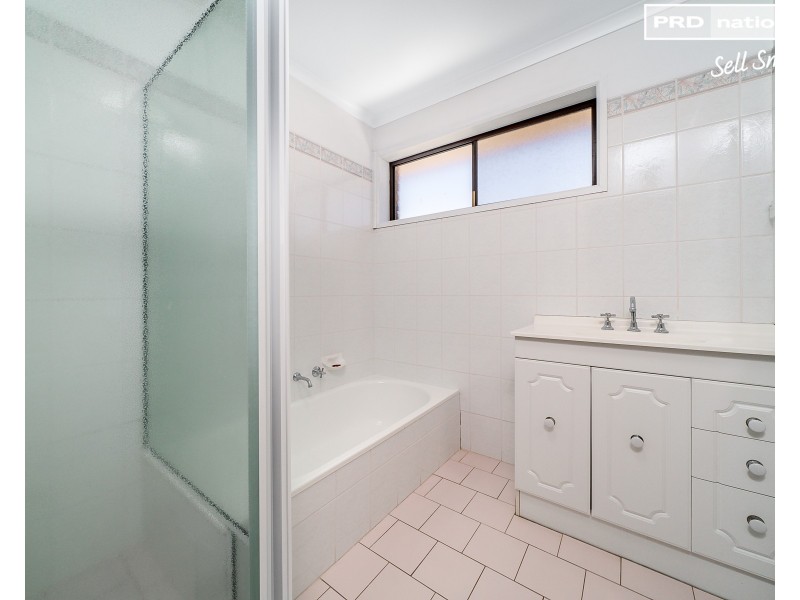 77 Balmoral Crescent, Lake Albert NSW 2650
