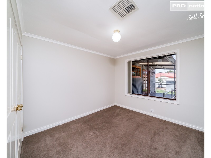 77 Balmoral Crescent, Lake Albert NSW 2650
