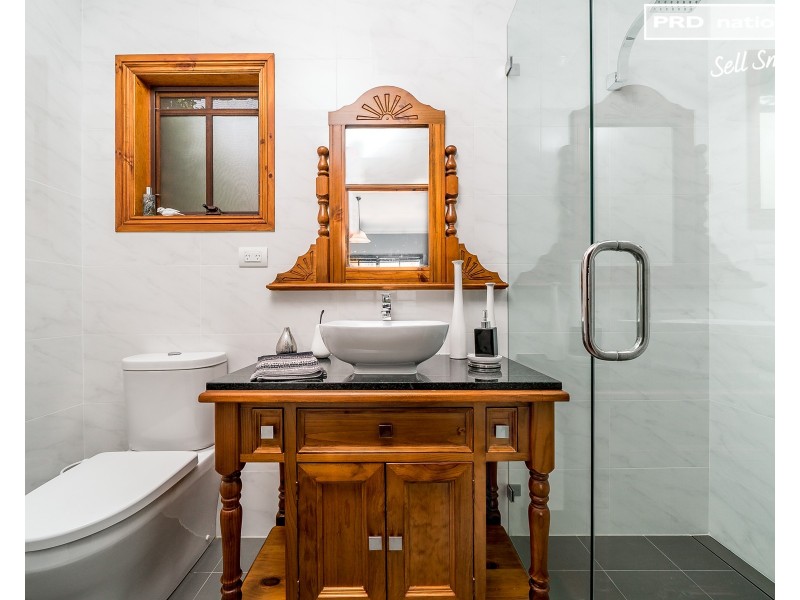 2 Baree Place, Kooringal NSW 2650