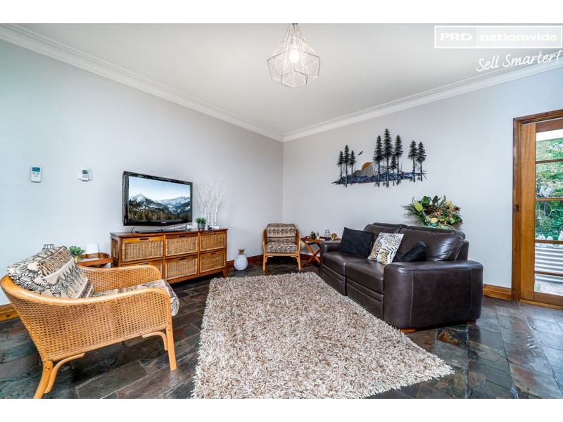 2 Baree Place, Kooringal NSW 2650