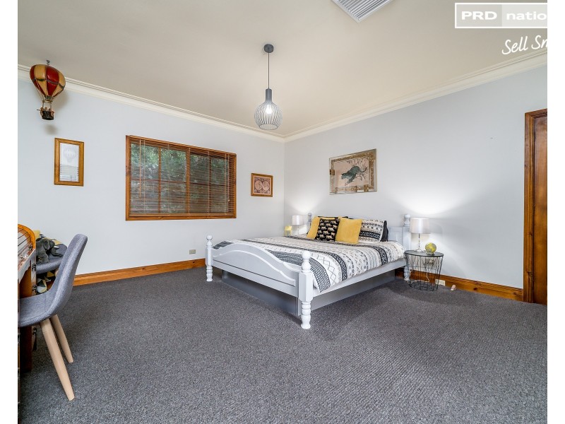 2 Baree Place, Kooringal NSW 2650