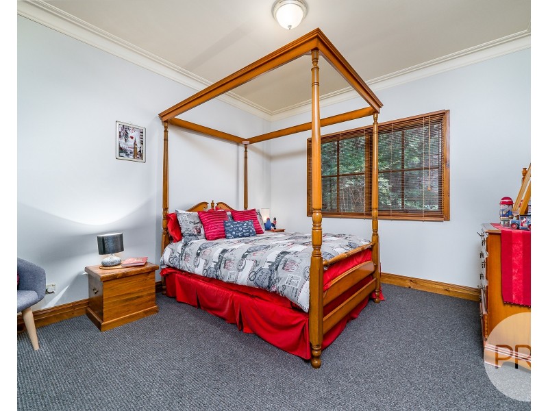 2 Baree Place, Kooringal NSW 2650