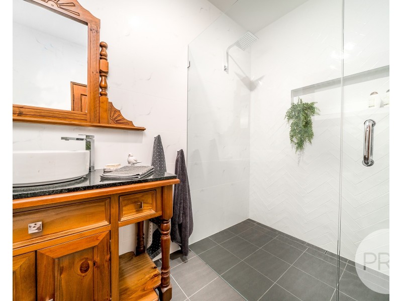 2 Baree Place, Kooringal NSW 2650