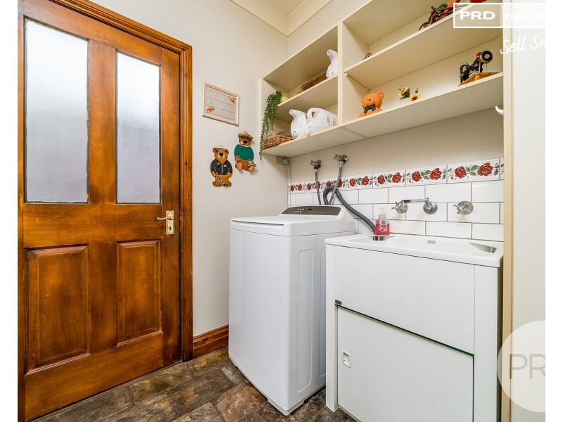 2 Baree Place, Kooringal NSW 2650