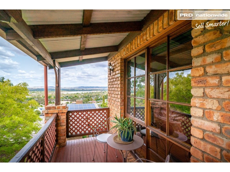 2 Baree Place, Kooringal NSW 2650