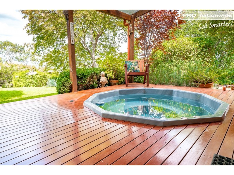 2 Baree Place, Kooringal NSW 2650