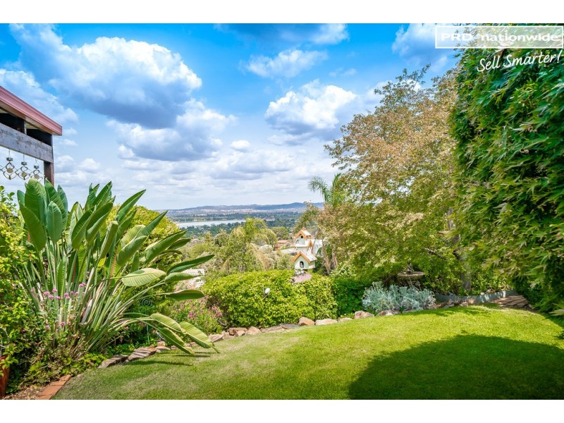 2 Baree Place, Kooringal NSW 2650