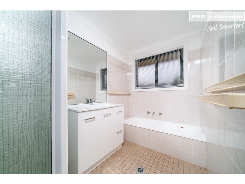 1/3 Travers Street, Wagga Wagga NSW 2650