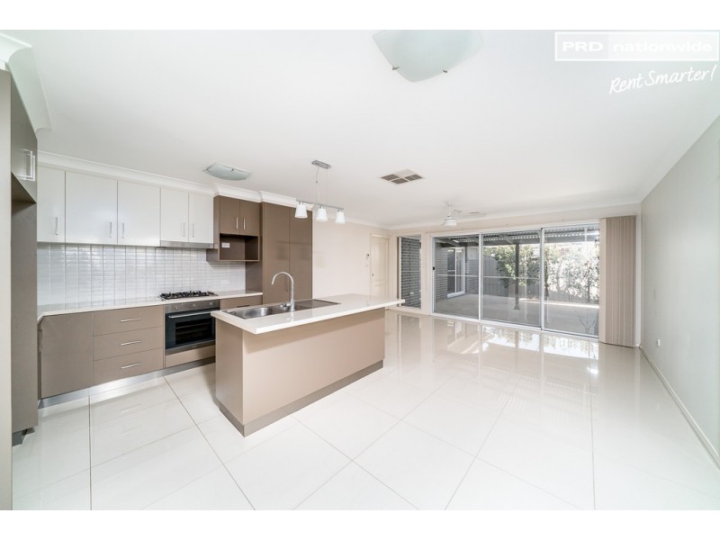 6/15 Murndal Place, Bourkelands NSW 2650