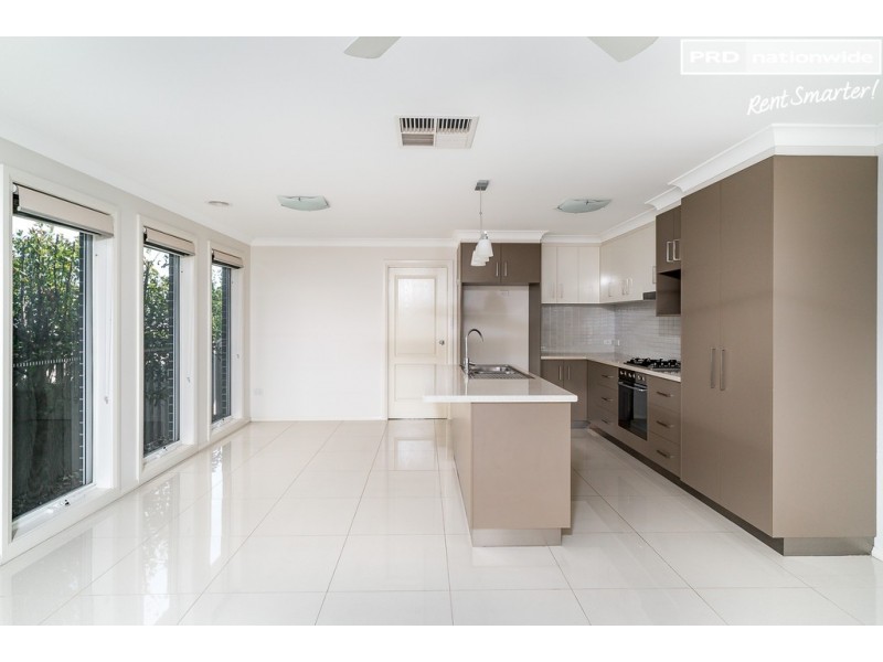 6/15 Murndal Place, Bourkelands NSW 2650