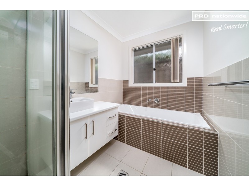 6/15 Murndal Place, Bourkelands NSW 2650