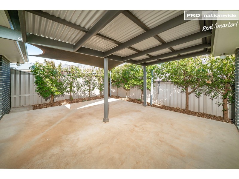 6/15 Murndal Place, Bourkelands NSW 2650