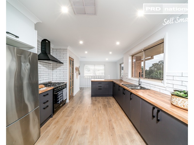 10 Ellwood Close, Bourkelands NSW 2650