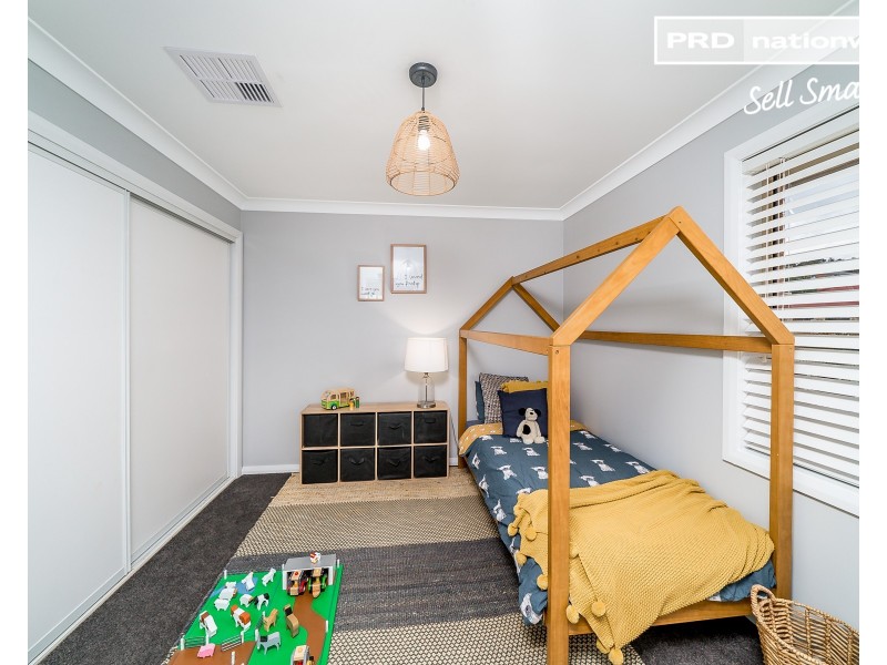 10 Ellwood Close, Bourkelands NSW 2650