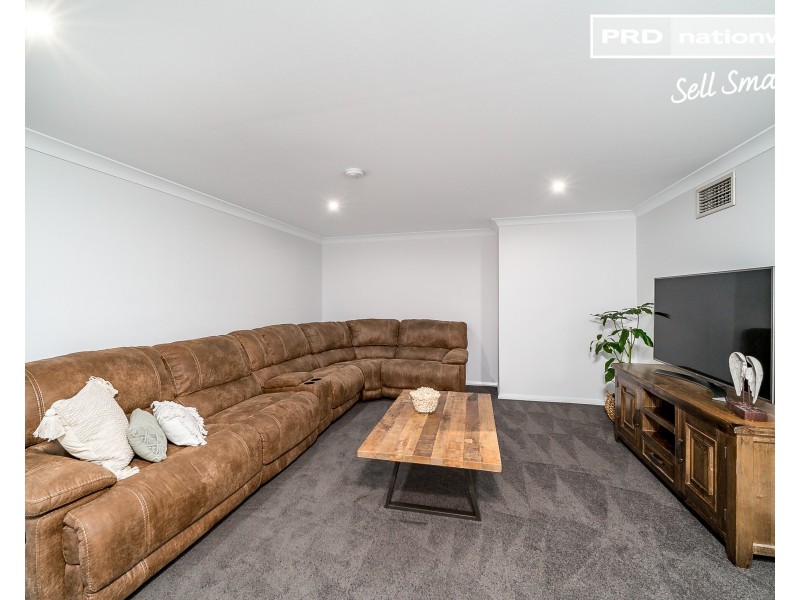 10 Ellwood Close, Bourkelands NSW 2650