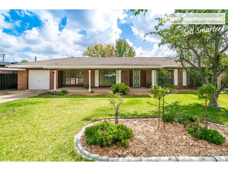 26 Balmoral Crescent, Lake Albert NSW 2650