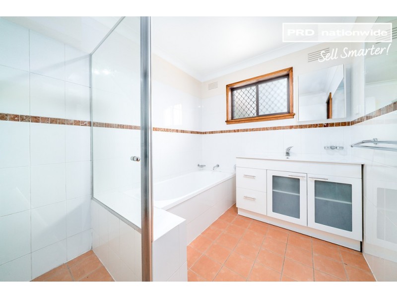 26 Balmoral Crescent, Lake Albert NSW 2650