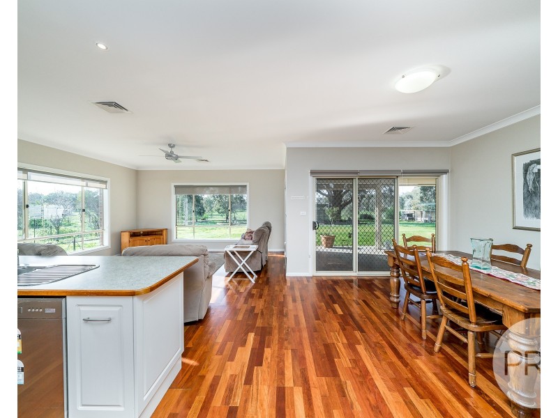 6 Bell Gum Place, Lake Albert NSW 2650