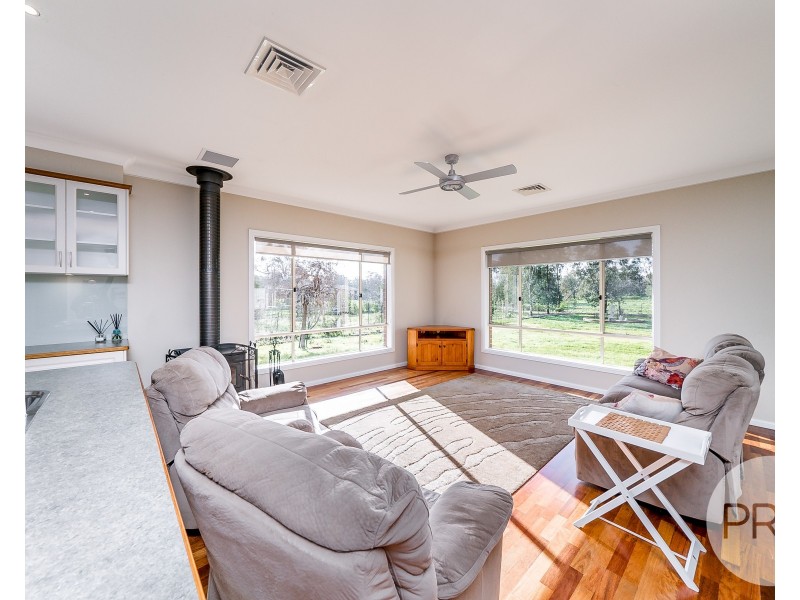 6 Bell Gum Place, Lake Albert NSW 2650