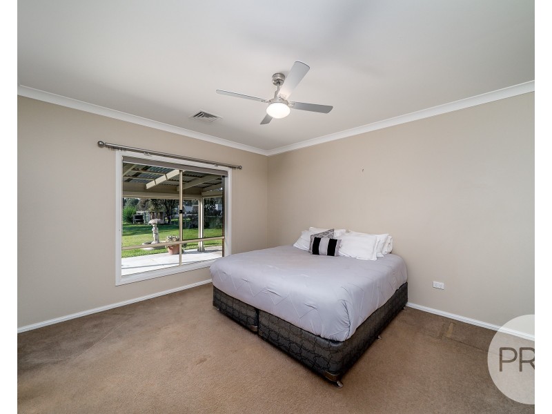 6 Bell Gum Place, Lake Albert NSW 2650