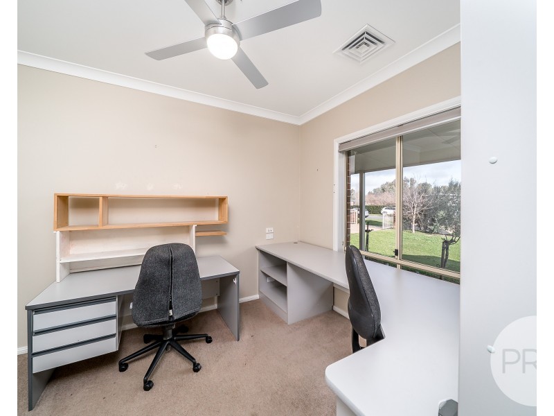 6 Bell Gum Place, Lake Albert NSW 2650