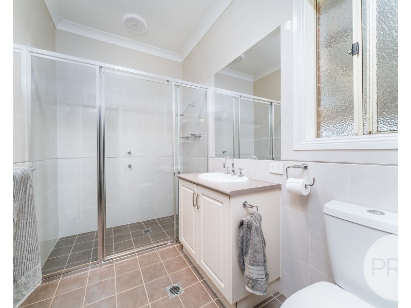 6 Bell Gum Place, Lake Albert NSW 2650