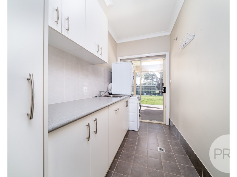 6 Bell Gum Place, Lake Albert NSW 2650