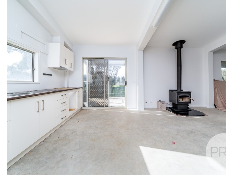 6 Bell Gum Place, Lake Albert NSW 2650