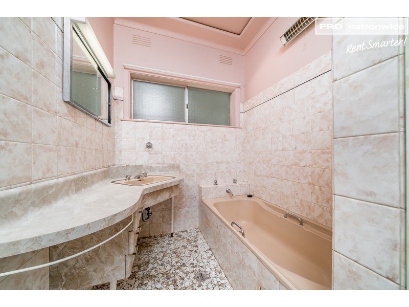 66 Meadow Street, Kooringal NSW 2650