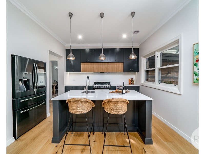 27 Dobbs Street, Wagga Wagga NSW 2650