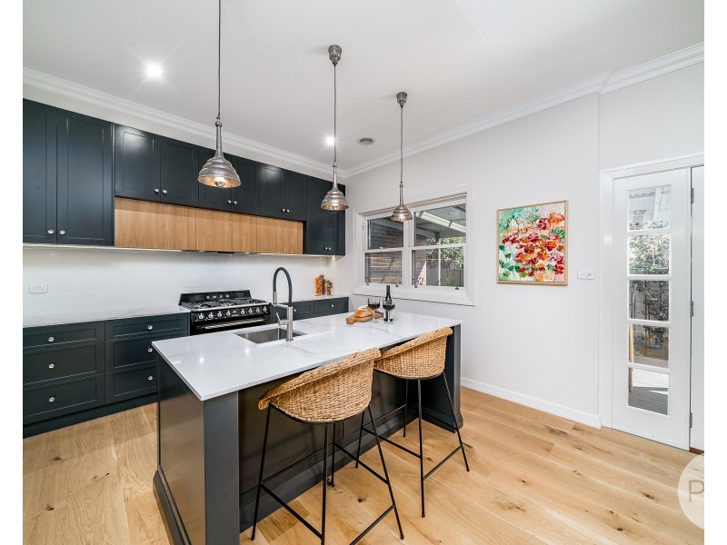 27 Dobbs Street, Wagga Wagga NSW 2650