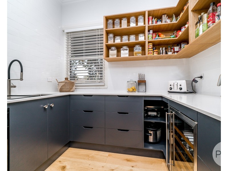 27 Dobbs Street, Wagga Wagga NSW 2650