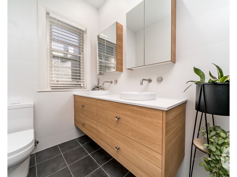 27 Dobbs Street, Wagga Wagga NSW 2650