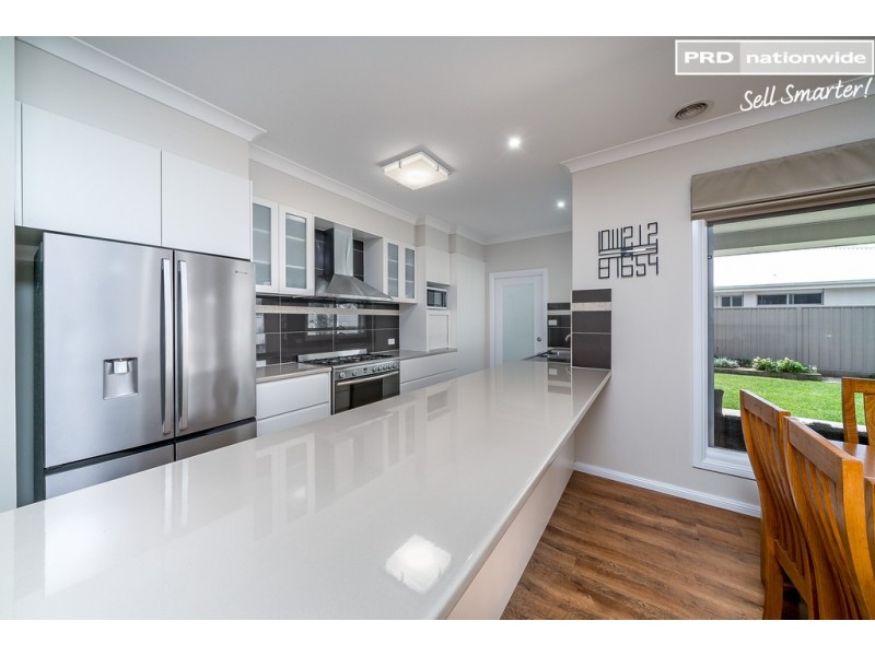 72 Messenger Avenue, Boorooma NSW 2650