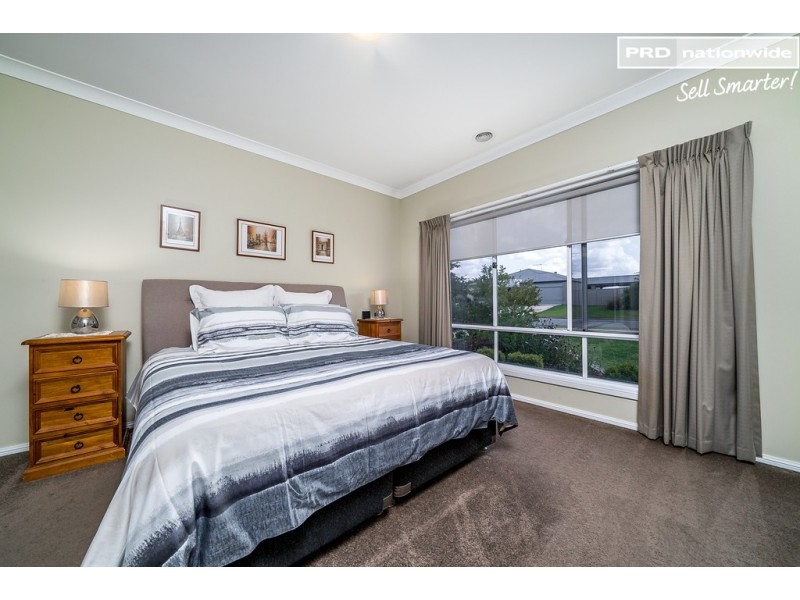 72 Messenger Avenue, Boorooma NSW 2650