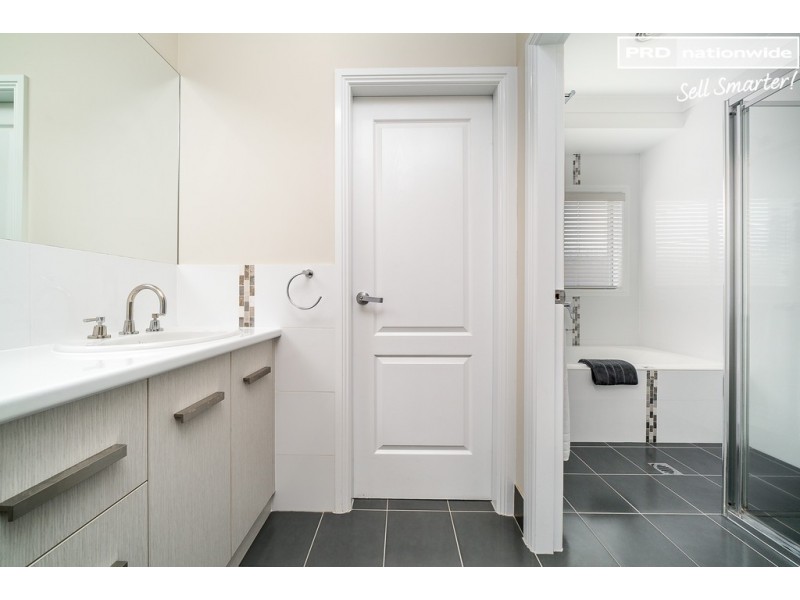 72 Messenger Avenue, Boorooma NSW 2650