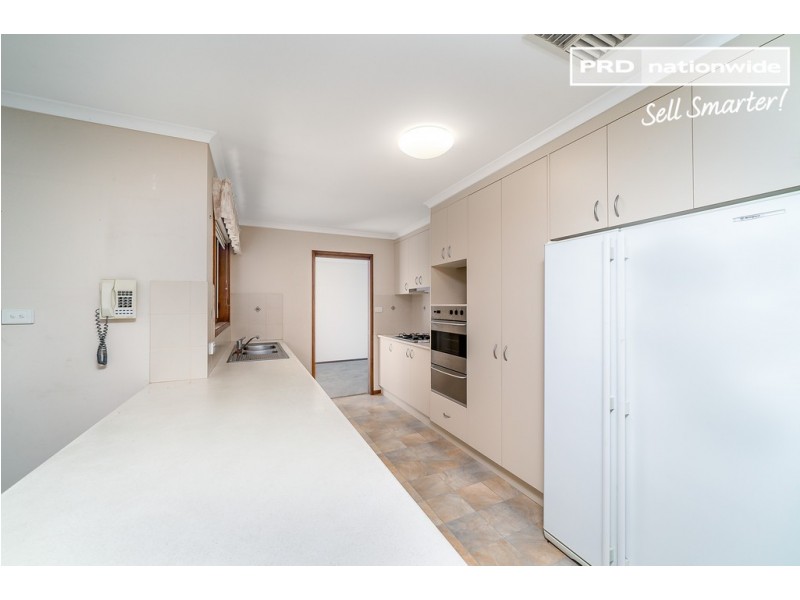 104 Kaloona Drive, Bourkelands NSW 2650