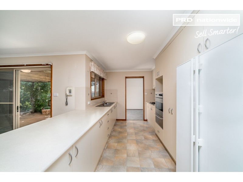 104 Kaloona Drive, Bourkelands NSW 2650