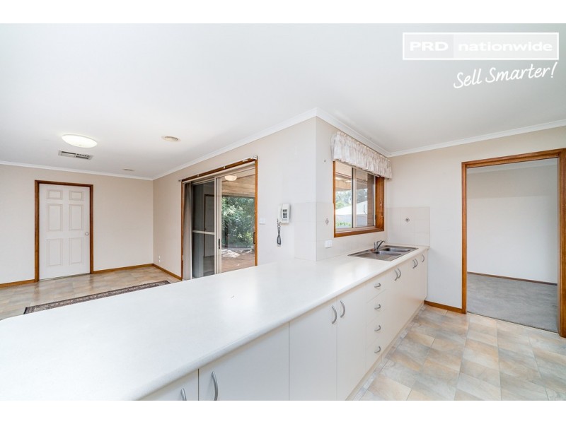 104 Kaloona Drive, Bourkelands NSW 2650