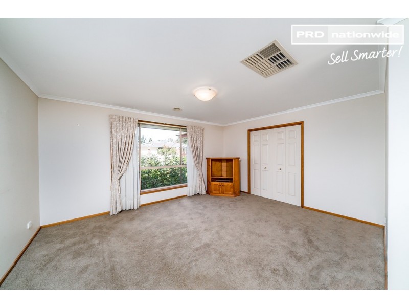 104 Kaloona Drive, Bourkelands NSW 2650