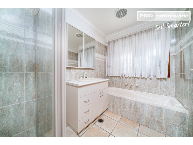 104 Kaloona Drive, Bourkelands NSW 2650