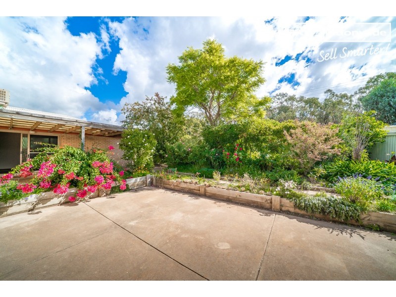 104 Kaloona Drive, Bourkelands NSW 2650