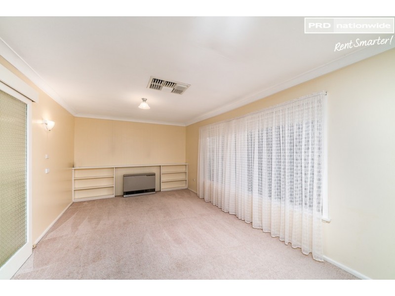 5 Cutler Avenue, Kooringal NSW 2650