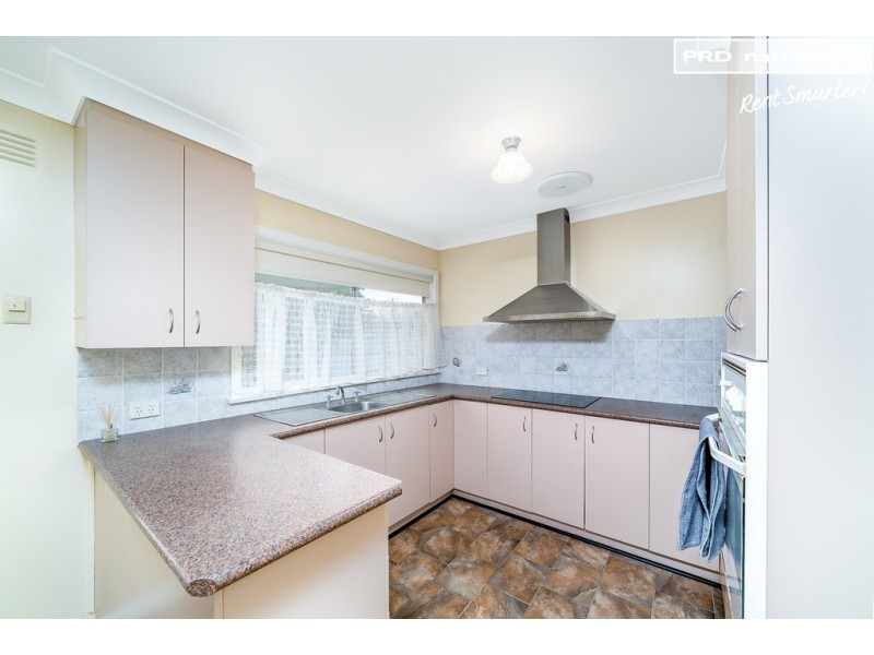 5 Cutler Avenue, Kooringal NSW 2650