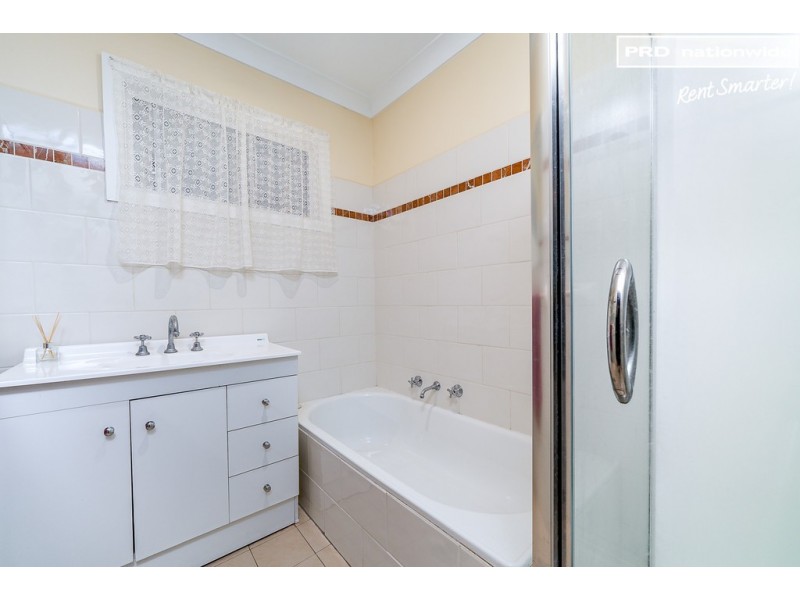 5 Cutler Avenue, Kooringal NSW 2650