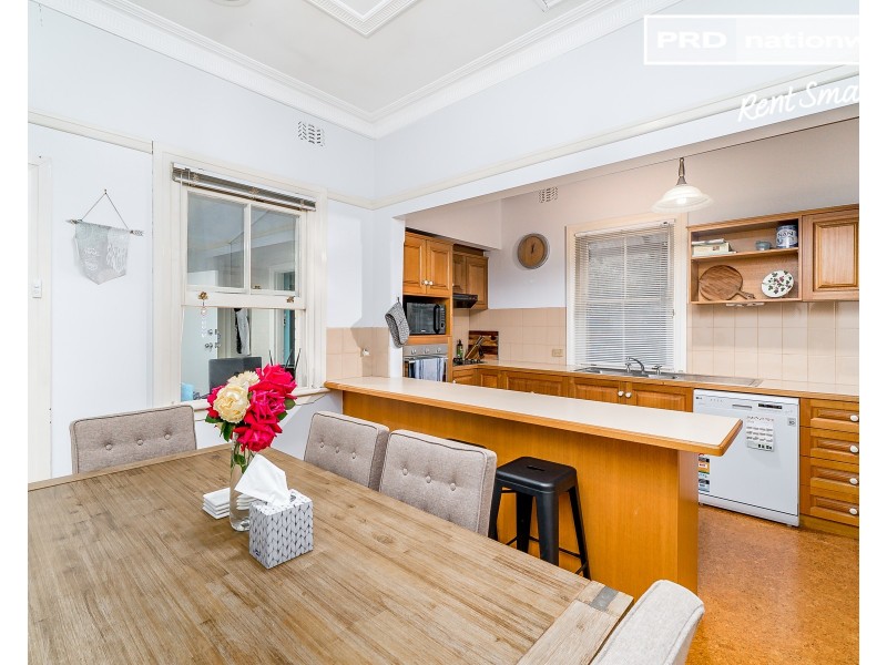 16A Lindsay Street, Turvey Park NSW 2650