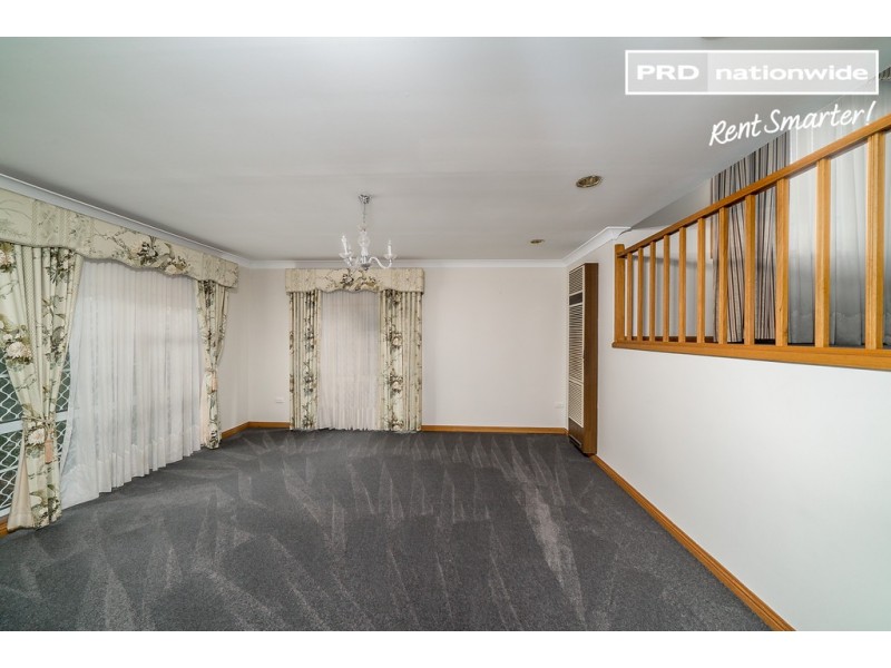 2 Wilks Avenue, Kooringal NSW 2650