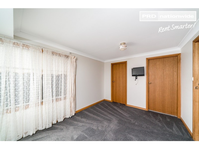 2 Wilks Avenue, Kooringal NSW 2650