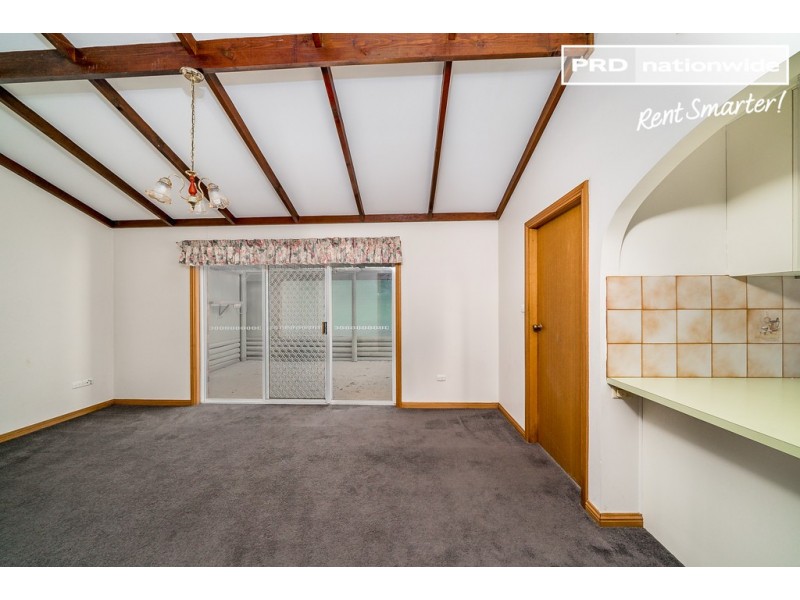 2 Wilks Avenue, Kooringal NSW 2650