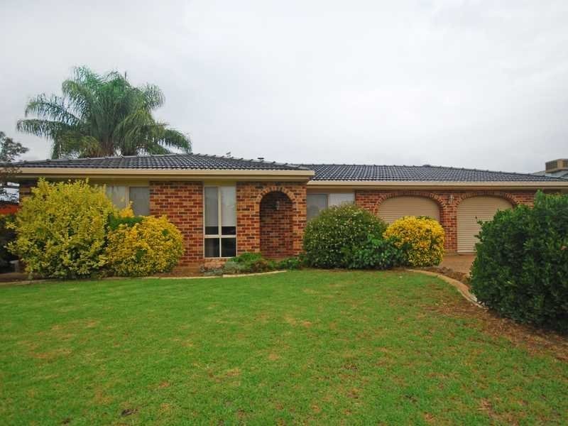 43 Nardoo Street, Glenfield Park NSW 2650